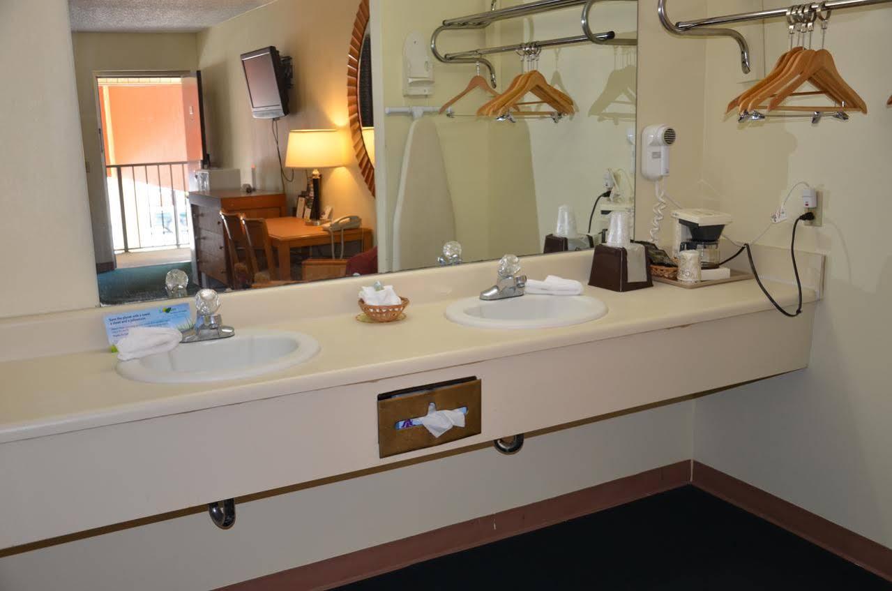 Days Inn Cheraw Exteriör bild